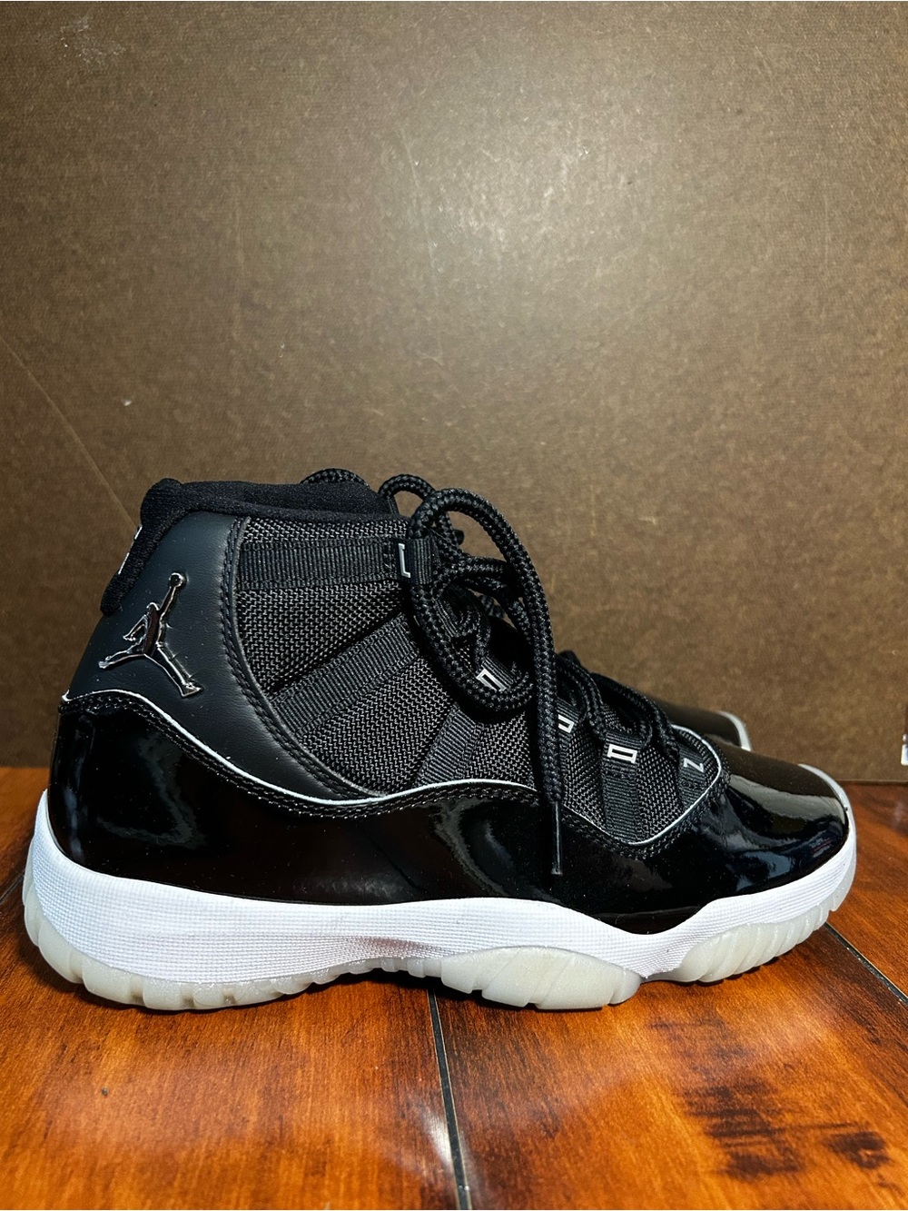 Air Jordan 11 Retro 'Jubilee / 25th Anniversary' – Size US 7 M (US 8.5 W)